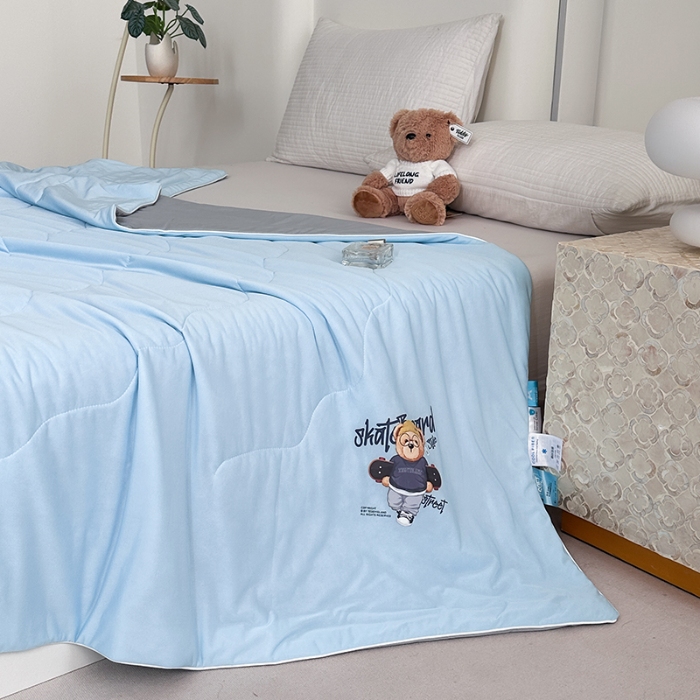 91家纺网 家纺一手货源 找家纺 泰迪爱兰Teddy ISLAND 2026新款冰淇淋凉感夏被 天空蓝+灰