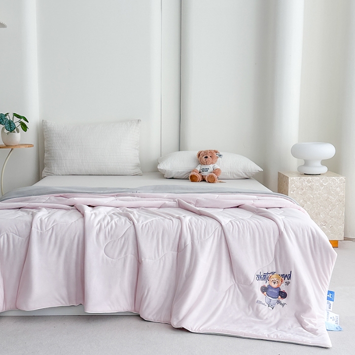 91家纺网 家纺一手货源 找家纺 泰迪爱兰Teddy ISLAND 2026新款冰淇淋凉感夏被 丁香粉+灰