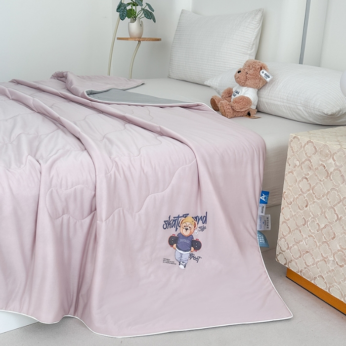 91家纺网 家纺一手货源 找家纺 泰迪爱兰Teddy ISLAND 2026新款冰淇淋凉感夏被 樱花粉+灰