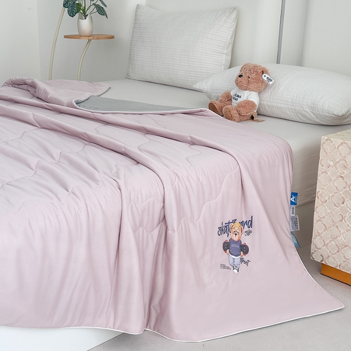 91家纺网 家纺一手货源 找家纺 泰迪爱兰Teddy ISLAND 2026新款冰淇淋凉感夏被 樱花粉+灰