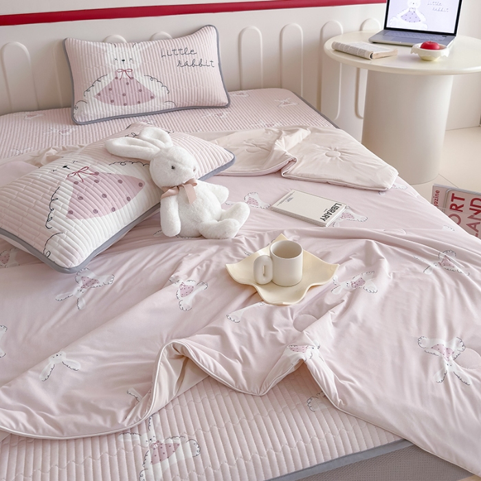 91家纺网 家纺一手货源 找家纺 （总）RYB红黄兰 2025新款INS原创超萌卡通冰皮锦氨夏被夏凉被空调被