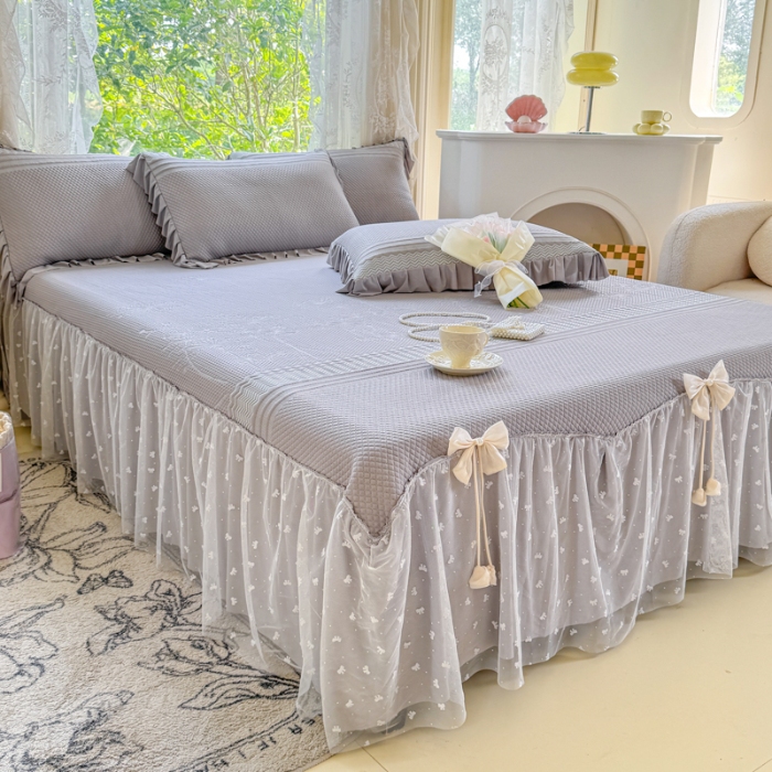 91家纺网 家纺一手货源 找家纺 【苏东来】2025高端法式韩版公主花边PE高分子复合软凉席床裙款三件套纯色蕾丝花边豆豆床裙床单床盖冰丝凉席子三件套件空调席 小确幸灰