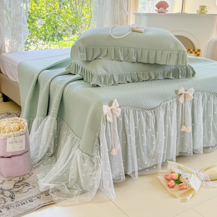 91家纺网 家纺一手货源 找家纺 【苏东来】2025高端法式韩版公主花边PE高分子复合软凉席床裙款三件套纯色蕾丝花边豆豆床裙床单床盖冰丝凉席子三件套件空调席 小确幸浅绿