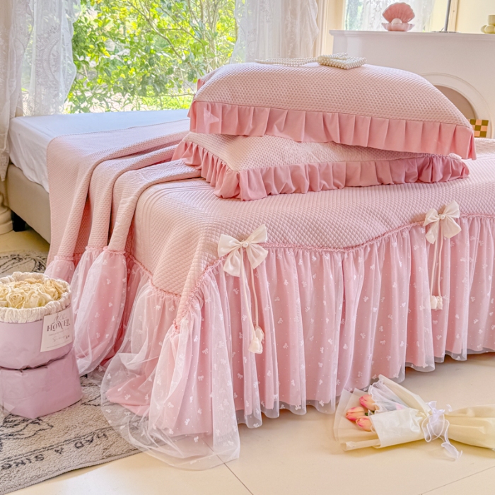 91家纺网 家纺一手货源 找家纺 【苏东来】2025高端法式韩版公主花边PE高分子复合软凉席床裙款三件套纯色蕾丝花边豆豆床裙床单床盖冰丝凉席子三件套件空调席 小确幸粉