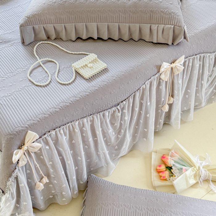91家纺网 家纺一手货源 找家纺 【苏东来】2025高端法式韩版公主花边PE高分子复合软凉席床裙款三件套纯色蕾丝花边豆豆床裙床单床盖冰丝凉席子三件套件空调席 甜心灰