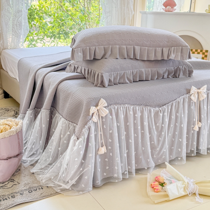 91家纺网 家纺一手货源 找家纺 【苏东来】2025高端法式韩版公主花边PE高分子复合软凉席床裙款三件套纯色蕾丝花边豆豆床裙床单床盖冰丝凉席子三件套件空调席 甜心灰