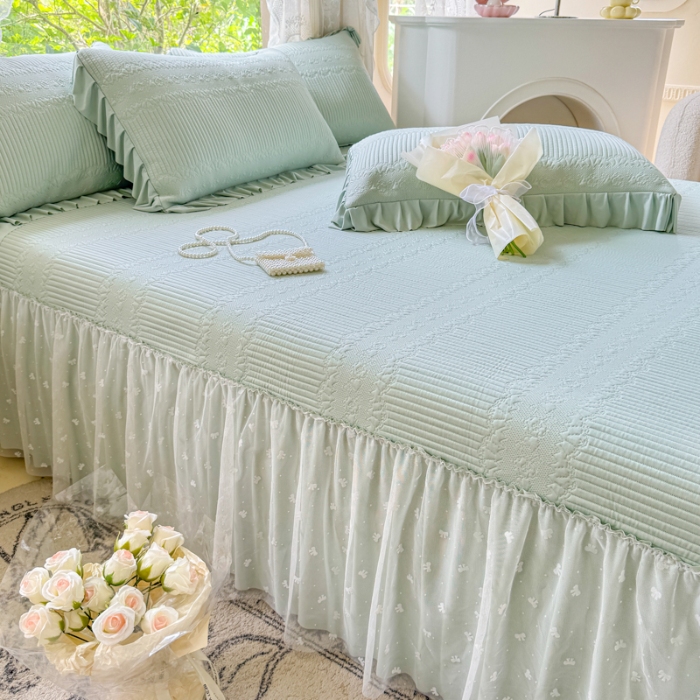 91家纺网 家纺一手货源 找家纺 【苏东来】2025高端法式韩版公主花边PE高分子复合软凉席床裙款三件套纯色蕾丝花边豆豆床裙床单床盖冰丝凉席子三件套件空调席 甜心浅绿