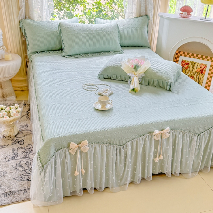 91家纺网 家纺一手货源 找家纺 【苏东来】2025高端法式韩版公主花边PE高分子复合软凉席床裙款三件套纯色蕾丝花边豆豆床裙床单床盖冰丝凉席子三件套件空调席 甜心浅绿