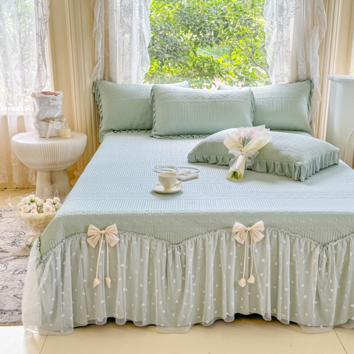 91家纺网 家纺一手货源 找家纺 【苏东来】2025高端法式韩版公主花边PE高分子复合软凉席床裙款三件套纯色蕾丝花边豆豆床裙床单床盖冰丝凉席子三件套件空调席 甜心浅绿