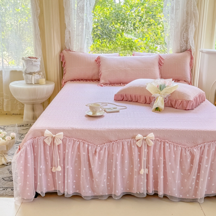 91家纺网 家纺一手货源 找家纺 【苏东来】2025高端法式韩版公主花边PE高分子复合软凉席床裙款三件套纯色蕾丝花边豆豆床裙床单床盖冰丝凉席子三件套件空调席 甜心粉