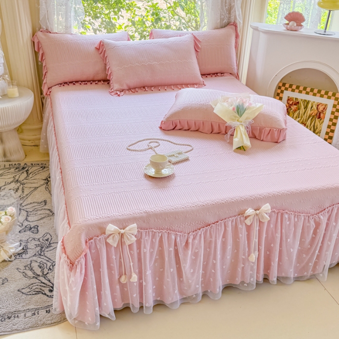 91家纺网 家纺一手货源 找家纺 【苏东来】2025高端法式韩版公主花边PE高分子复合软凉席床裙款三件套纯色蕾丝花边豆豆床裙床单床盖冰丝凉席子三件套件空调席 甜心粉