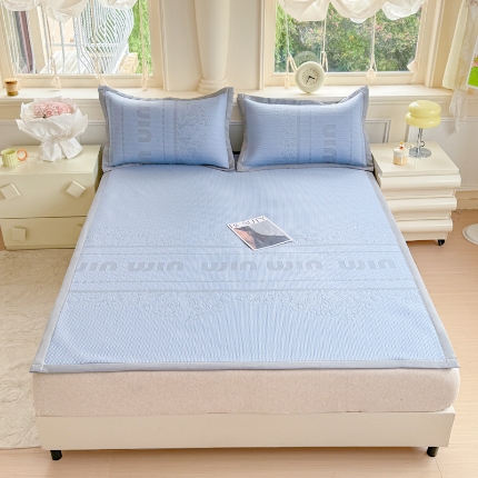 91家纺网 家纺一手货源 找家纺 2025高端轻奢简约提花凉感PE高分子复合软凉席三件套纯色冰豆豆冰丝凉席子三件套件空调席床单三明治 木马