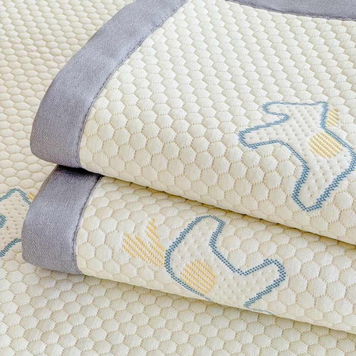 91家纺网 家纺一手货源 找家纺 2025高端轻奢简约提花凉感PE高分子复合软凉席三件套纯色冰豆豆冰丝凉席子三件套件空调席床单三明治 木马