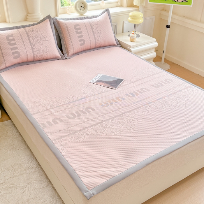 91家纺网 家纺一手货源 找家纺 2025高端轻奢简约提花凉感PE高分子复合软凉席三件套纯色冰豆豆冰丝凉席子三件套件空调席床单三明治 柏林粉