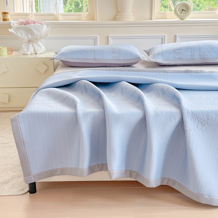 91家纺网 家纺一手货源 找家纺 2025高端轻奢简约提花凉感PE高分子复合软凉席三件套纯色冰豆豆冰丝凉席子三件套件空调席床单三明治 柏林蓝