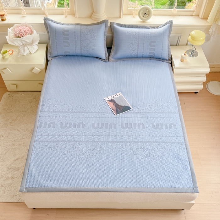 91家纺网 家纺一手货源 找家纺 2025高端轻奢简约提花凉感PE高分子复合软凉席三件套纯色冰豆豆冰丝凉席子三件套件空调席床单三明治 柏林蓝