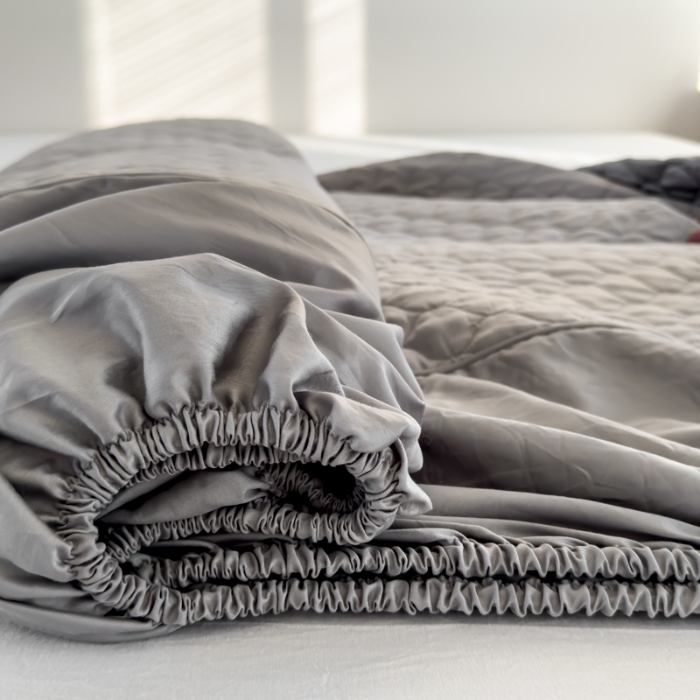 91家纺网 家纺一手货源 找家纺 安芯丝60S全棉夹棉床笠 抗菌防螨 灰色