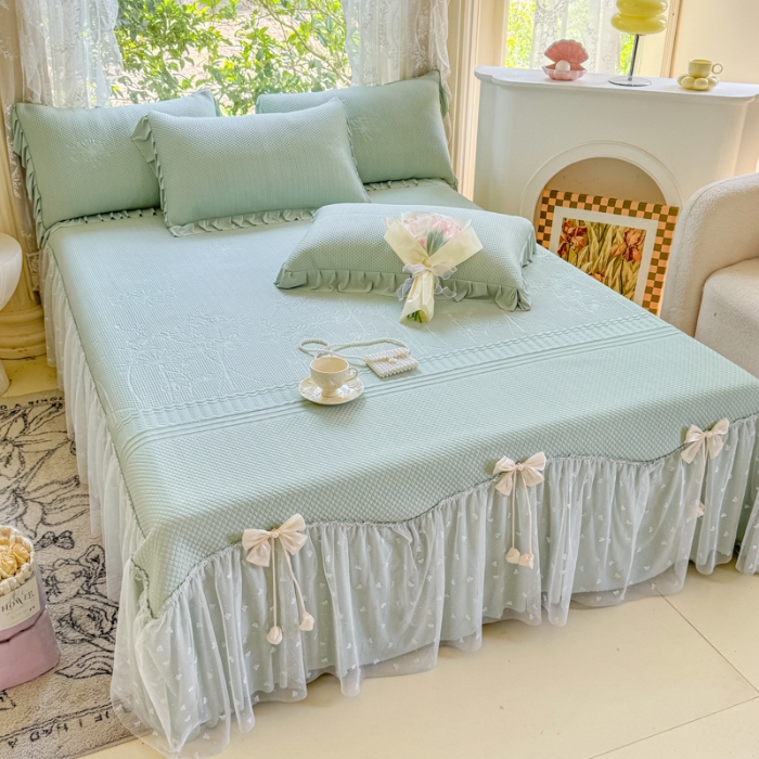 91家纺网 家纺一手货源 找家纺 【苏东来】2025高端法式韩版公主花边PE高分子复合软凉席床裙款三件套纯色蕾丝花边豆豆床裙床单床盖冰丝凉席子三件套件空调席 小确幸浅绿