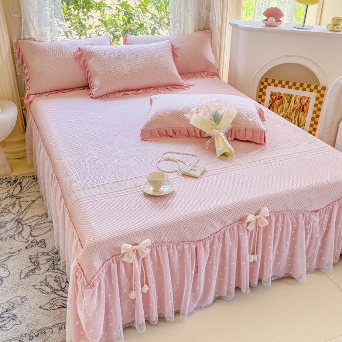 91家纺网 家纺一手货源 找家纺 【苏东来】2025高端法式韩版公主花边PE高分子复合软凉席床裙款三件套纯色蕾丝花边豆豆床裙床单床盖冰丝凉席子三件套件空调席 小确幸粉