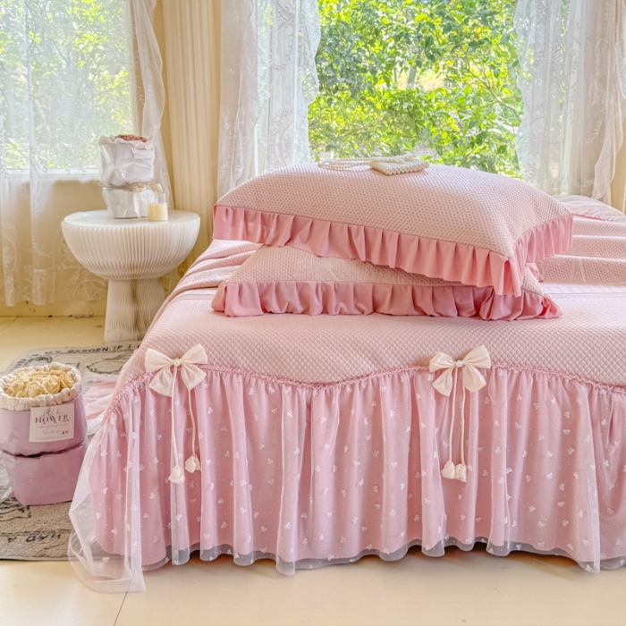 91家纺网 家纺一手货源 找家纺 【苏东来】2025高端法式韩版公主花边PE高分子复合软凉席床裙款三件套纯色蕾丝花边豆豆床裙床单床盖冰丝凉席子三件套件空调席 小确幸粉