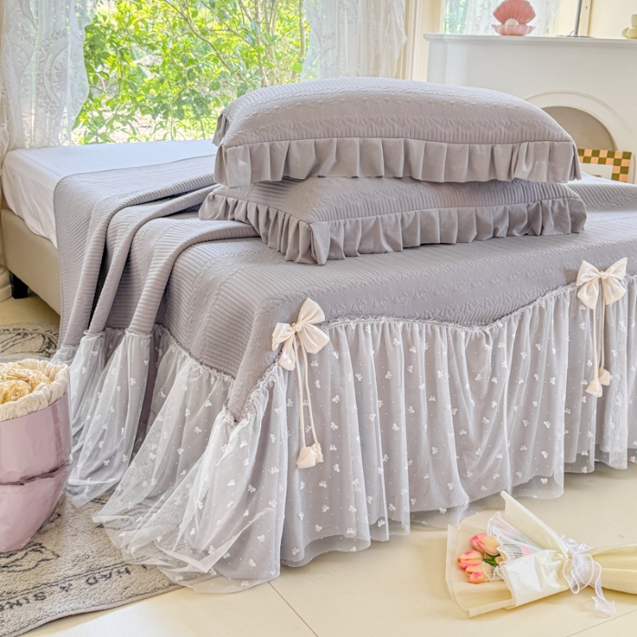 91家纺网 家纺一手货源 找家纺 【苏东来】2025高端法式韩版公主花边PE高分子复合软凉席床裙款三件套纯色蕾丝花边豆豆床裙床单床盖冰丝凉席子三件套件空调席 甜心灰