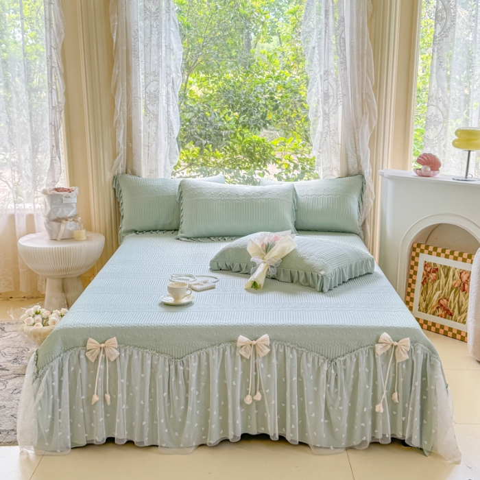91家纺网 家纺一手货源 找家纺 【苏东来】2025高端法式韩版公主花边PE高分子复合软凉席床裙款三件套纯色蕾丝花边豆豆床裙床单床盖冰丝凉席子三件套件空调席 甜心浅绿