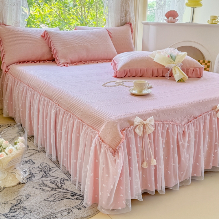 91家纺网 家纺一手货源 找家纺 【苏东来】2025高端法式韩版公主花边PE高分子复合软凉席床裙款三件套纯色蕾丝花边豆豆床裙床单床盖冰丝凉席子三件套件空调席 甜心粉