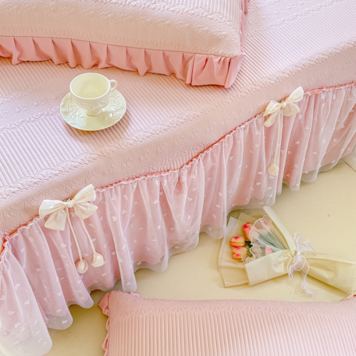 91家纺网 家纺一手货源 找家纺 【苏东来】2025高端法式韩版公主花边PE高分子复合软凉席床裙款三件套纯色蕾丝花边豆豆床裙床单床盖冰丝凉席子三件套件空调席 甜心粉