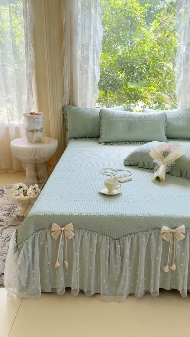 91家纺网 家纺一手货源 找家纺 【苏东来】2025高端法式韩版公主花边PE高分子复合软凉席床裙款三件套纯色蕾丝花边豆豆床裙床单床盖冰丝凉席子三件套件空调席 甜心浅绿