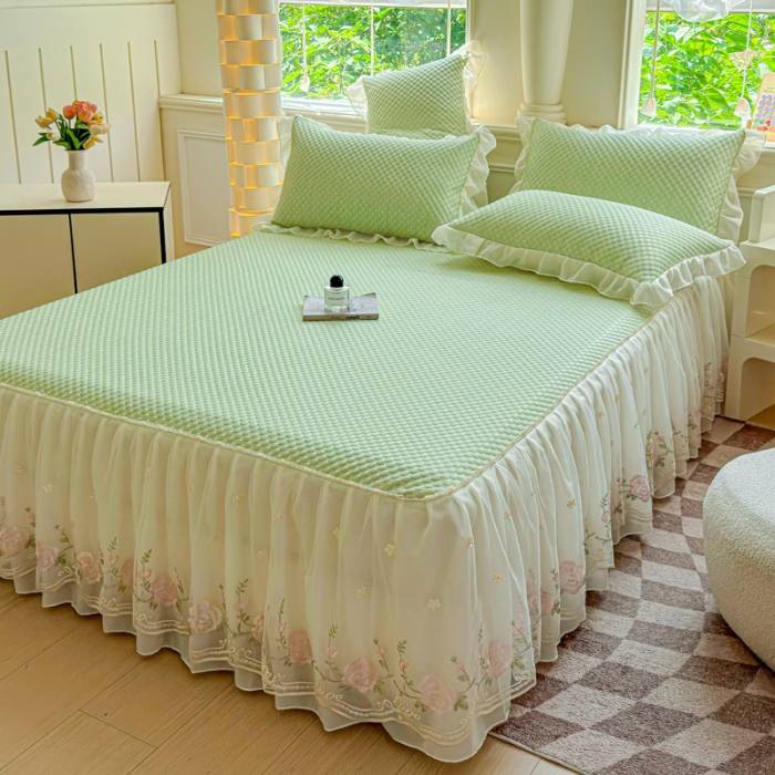 91家纺网 家纺一手货源 找家纺 漫布云2025新款A类甄选PE凉感丝花边床裙款冰豆豆凉席床盖三件套春夏韩版公主风水洗棉蕾丝夏被 梦幻—薄荷绿