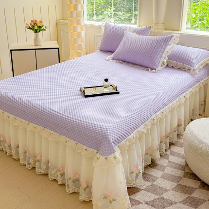 91家纺网 家纺一手货源 找家纺 （总）漫布云2025秋冬新款230g法式公主风全消光牛奶绒床裙款四件套纯色蕾丝花边刺绣床盖款四件套