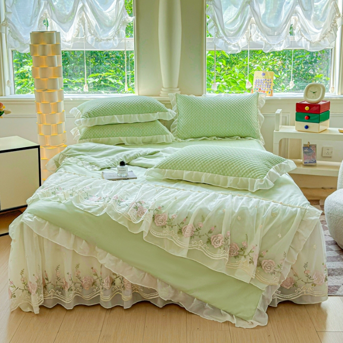 91家纺网 家纺一手货源 找家纺 苏米娜2025新款A类甄选PE凉感丝花边床裙款冰豆豆凉席床盖三件套春夏韩版公主风水洗棉蕾丝夏被 梦幻—薄荷绿 