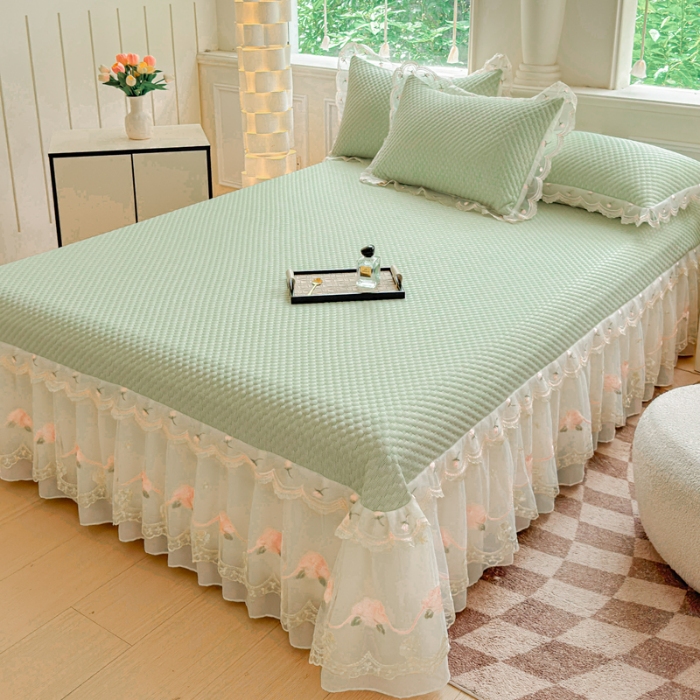 91家纺网 家纺一手货源 找家纺 苏米娜2025甄选A类凉豆豆纯色系蕾丝花边床裙款床单款床盖床单凉席三件套蕾丝床盖款凉席三件套 唯爱-新芽绿 