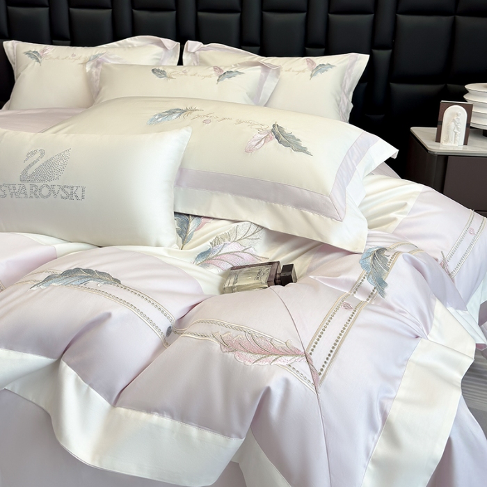 91家纺网 家纺一手货源 找家纺 春夏新品高级感50*50S贡缎长绒棉刺绣四件套纯棉床单全棉床笠高档礼盒装量大价优 白拼紫-彩羽-贡缎长绒棉