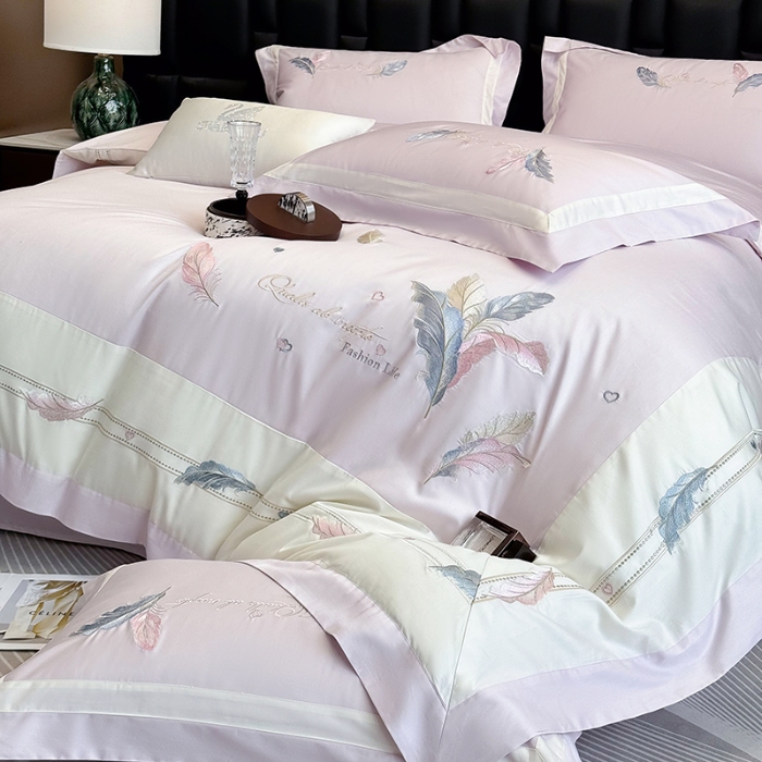 91家纺网 家纺一手货源 找家纺 春夏新品高级感50*50S贡缎长绒棉刺绣四件套纯棉床单全棉床笠高档礼盒装量大价优 梦境紫-彩羽-贡缎长绒棉