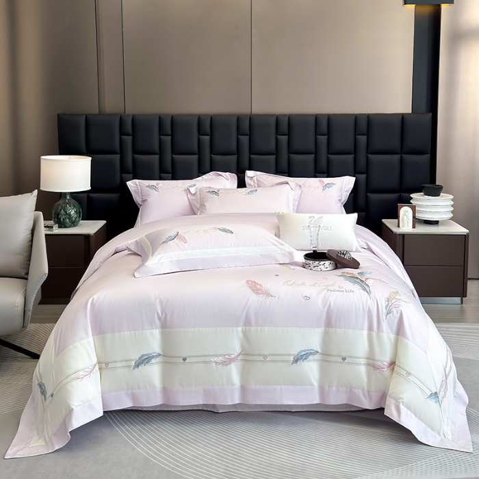 91家纺网 家纺一手货源 找家纺 春夏新品高级感50*50S贡缎长绒棉刺绣四件套纯棉床单全棉床笠高档礼盒装量大价优 梦境紫-彩羽-贡缎长绒棉