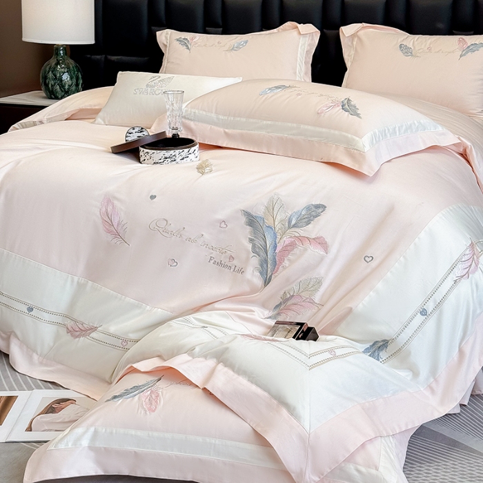 91家纺网 家纺一手货源 找家纺 春夏新品高级感50*50S贡缎长绒棉刺绣四件套纯棉床单全棉床笠高档礼盒装量大价优 桃花粉-彩羽-贡缎长绒棉