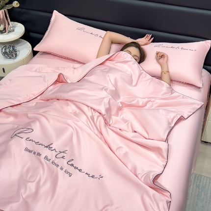 91家纺网 家纺一手货源 找家纺 （总）云恋家纺2025年新款可水洗夏被冰丝空调被夏凉被床单三四件套夏季薄被子春秋被芯夏天