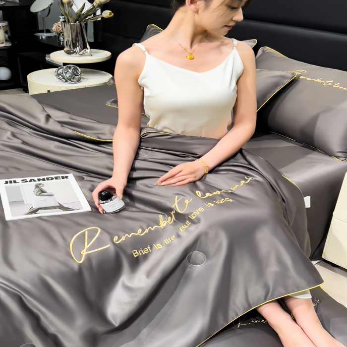 91家纺网 家纺一手货源 找家纺 （总）云恋家纺2025年新款可水洗夏被冰丝空调被夏凉被床单三四件套夏季薄被子春秋被芯夏天