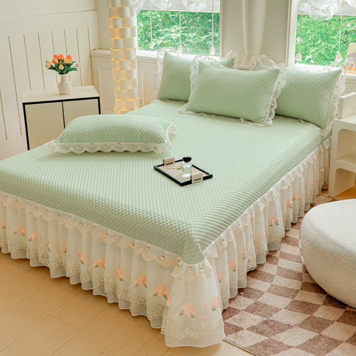 91家纺网 家纺一手货源 找家纺 苏米娜2025甄选A类凉豆豆纯色系蕾丝花边床裙款床单款床盖床单凉席三件套蕾丝床盖款凉席三件套  唯爱-新芽绿 