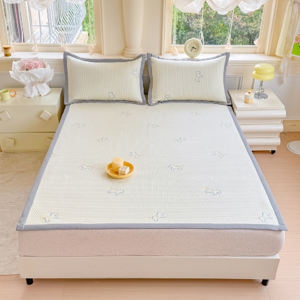 91家纺网 家纺一手货源 找家纺 （总）2025高端轻奢简约提花凉感PE高分子复合软凉席三件套纯色冰豆豆冰丝凉席子三件套件空调席床单三明治