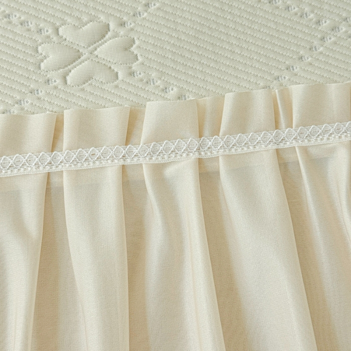 91家纺网 家纺一手货源 找家纺 漫布云 2025新款凉豆豆PE凉感丝花边床裙款冰豆豆凉席床盖三件套  四叶草-奶白  