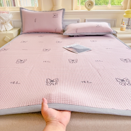 91家纺网 家纺一手货源 找家纺 （总）2025高端轻奢简约提花凉感PE高分子复合软凉席三件套纯色冰豆豆冰丝凉席子三件套件空调席床单三明治