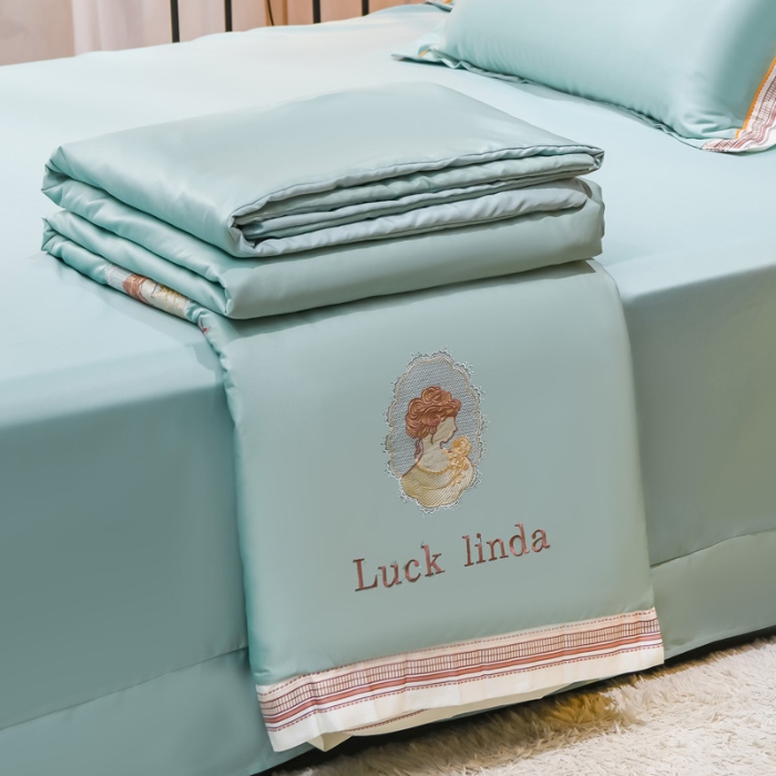 91家纺网 家纺一手货源 找家纺 （总）【苏东来】2025轻奢宽边居里夫人水洗真丝刺绣夏被四件套四件套纯色冰丝天丝刺绣夏凉被空调被双人春秋被