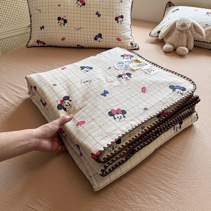 91家纺网 家纺一手货源 找家纺 （总）星巴k家纺 2025新款春夏云感双层纱A类母婴级三角针夏被贝壳边夏凉被贝壳绣【可提供买家秀】