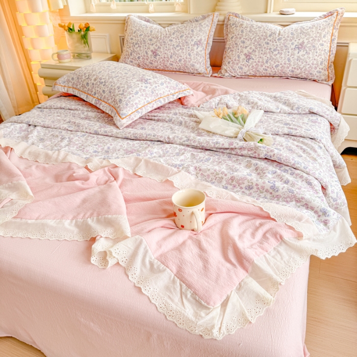 91家纺网 家纺一手货源 找家纺 （总）【苏东来】2025小清新韩版印花蕾丝花边皱皱棉工艺款拼接单夏被四件套韩式赫本碎花荷叶边夏凉被子空调被双人春秋被可水洗