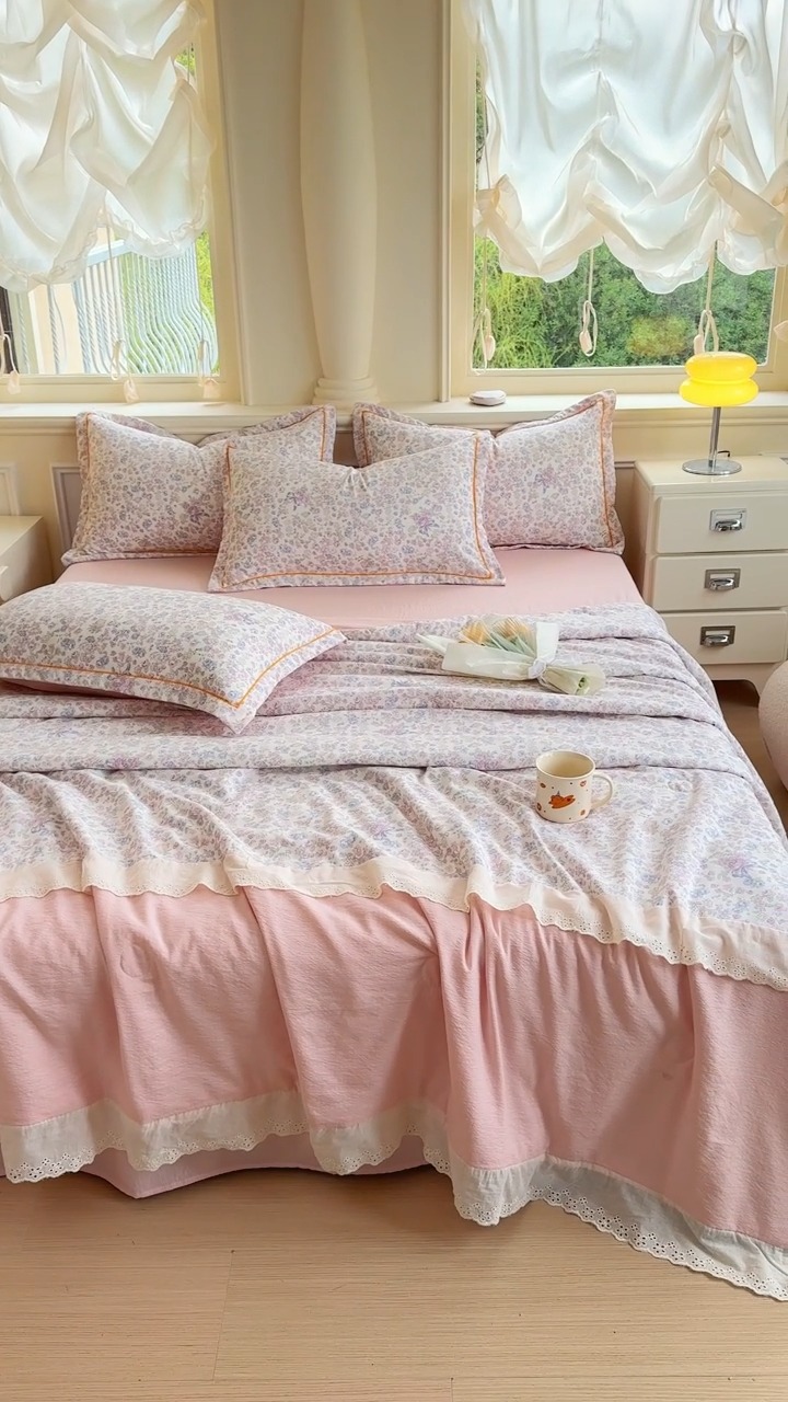 91家纺网 家纺一手货源 找家纺 （总）【苏东来】2025小清新韩版印花蕾丝花边皱皱棉工艺款拼接单夏被四件套韩式赫本碎花荷叶边夏凉被子空调被双人春秋被可水洗