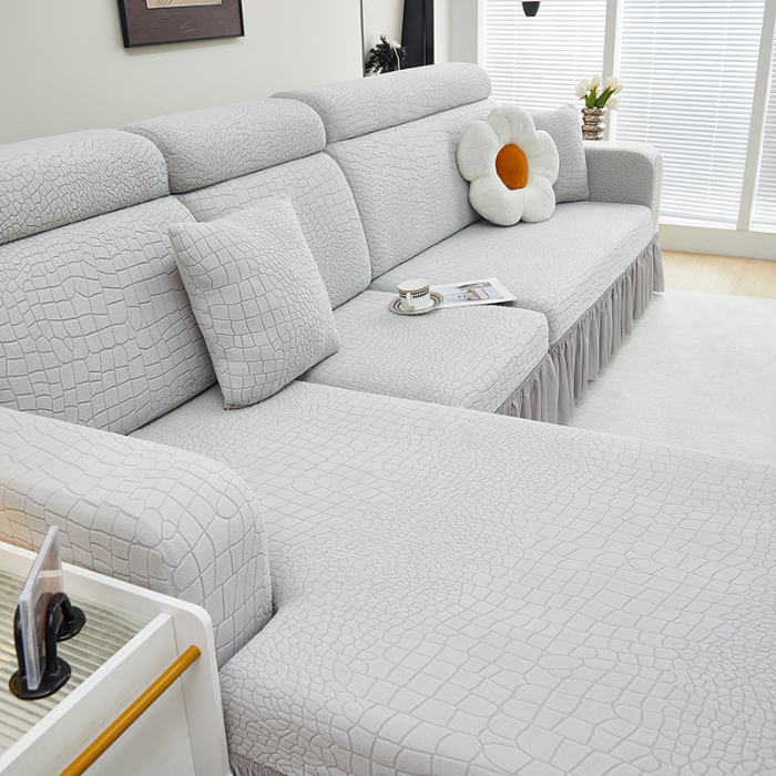 91家纺网 家纺一手货源 找家纺 （总）丝绮鹿 2025新款雕花绒水立方沙发套裙边款（贵妃图）