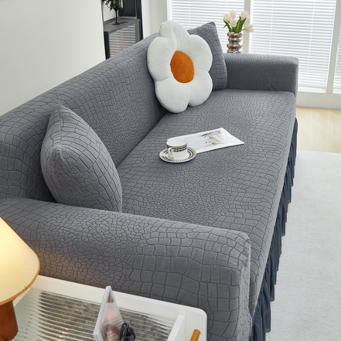 91家纺网 家纺一手货源 找家纺 （总）丝绮鹿 2025新款雕花绒水立方沙发套裙边款（三人图）