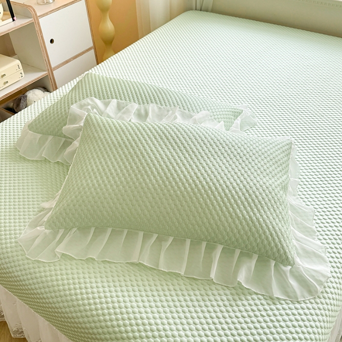 91家纺网 家纺一手货源 找家纺 漫布云2025新款凉豆豆纯色系床裙款床单款床盖床单凉席三件套蕾丝床盖款凉席三件套 冰豆豆--薄荷绿 